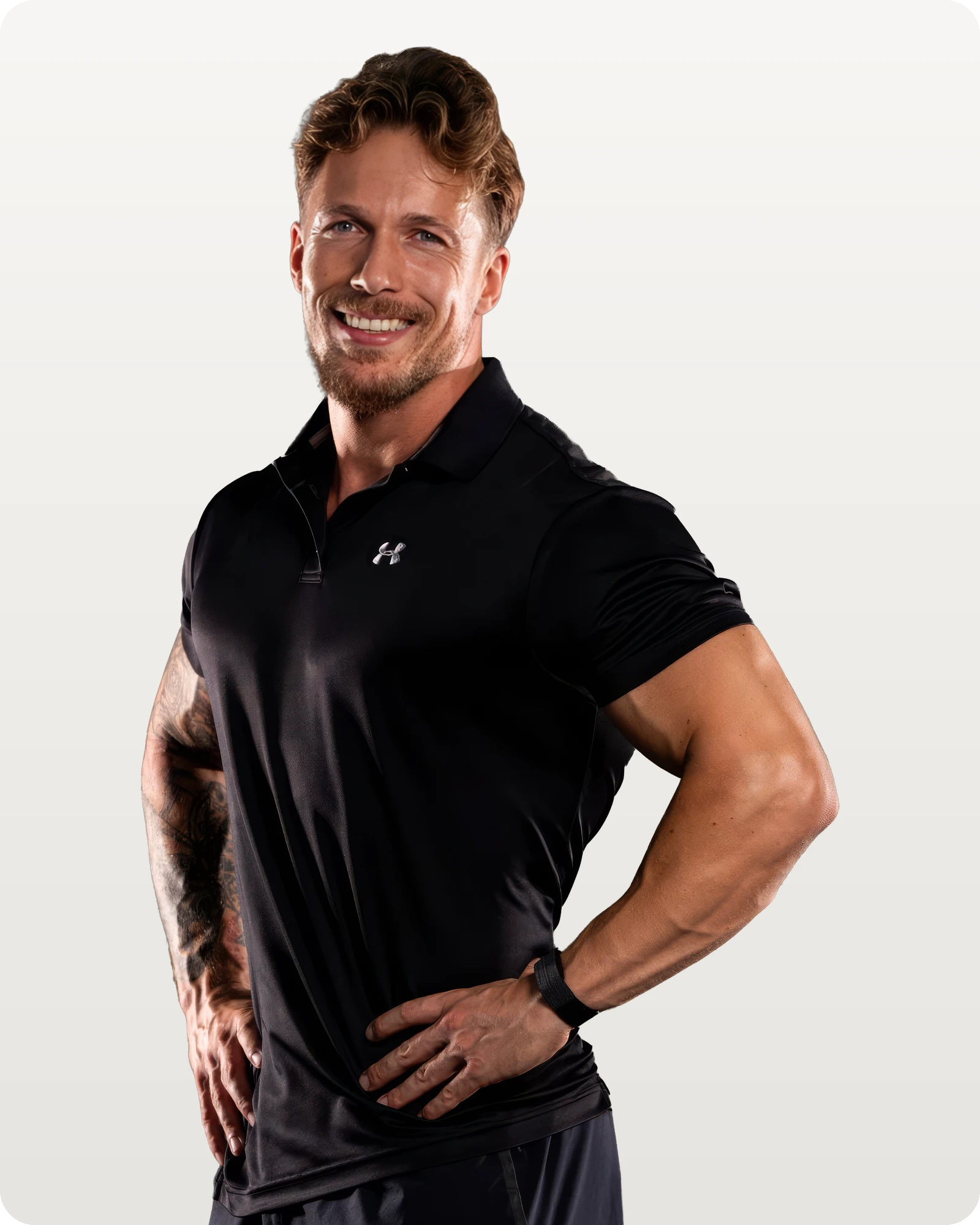 Sebastian Raupp lächelt im schwarzen Poloshirt.